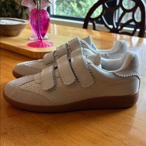 Women's Silent D white Velcro Sneakers